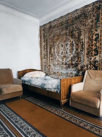 Сдам комнату в частном доме. Коммуналку платить не надо. - фото 1