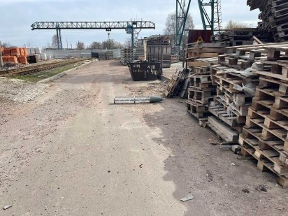 Оренда площадки з козловим краном і залізничною колією Чернігів