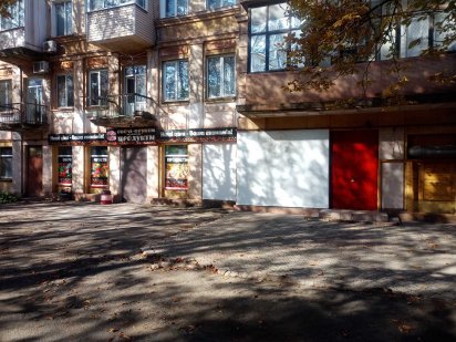 Здам в аренду торгове приміщення 80 м2 + підвал 50 м2 по пр.Миру 24 Кривий Ріг