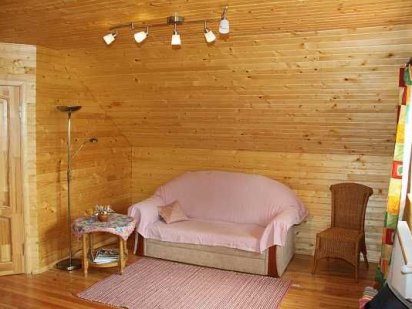 Поверх дому, окремий вхід(ел\ен забезпечена) без хазяїв, закритий двір Берегове