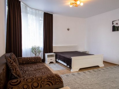 Здам погодинно,подобово нову квартиру в центрі міста біля парку. Кам'янець-Подільський