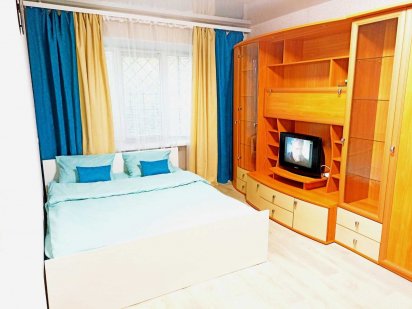 Світлі апартаменти в 100м від Софіївського парку  Автовокзал Умань