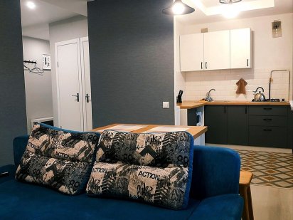 Затишна студія в центрі з балконом і видом на місто Луцк