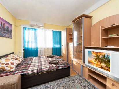 2к.Посуточно,почасово, метро Левобережная 3 минуты ходьбы