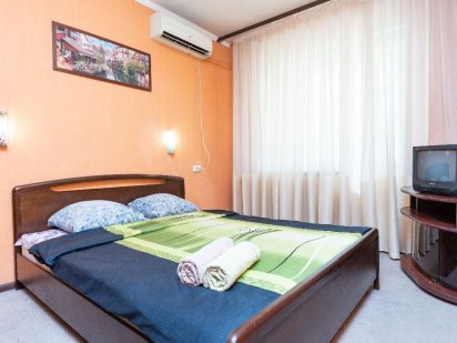 2к.посуточно,почасово,метро Левобережная 7 минут ходьбы