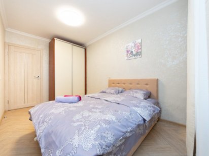 2к.посуточно,почасово,метро Левобережная рядом