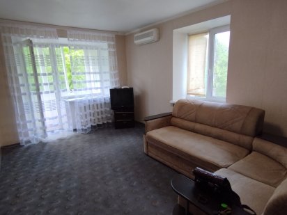 1-к. Гагарина, Правий бер, поблизу Космічна, Квартал, Тополя Дніпро