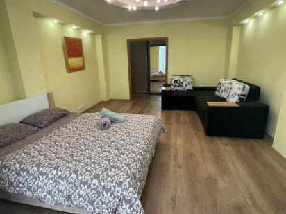 2-х кiмнатна квартира подобово в центрi в новобудовi Львів