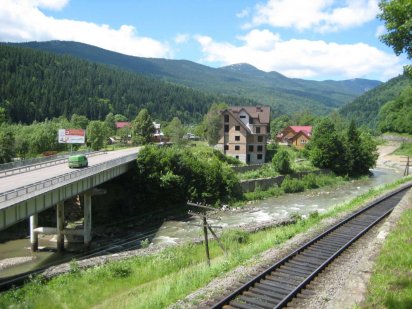 Відпочинковий комплекс зі СПА на березі річки в с. Микуличин Яремче