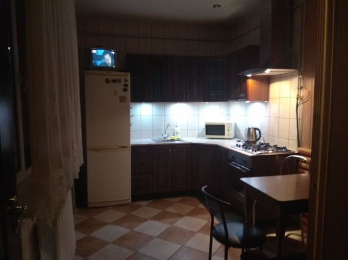 Сдаю посуточно чистую однокомнатную квартиру  в Вышгороде - фото 1