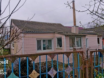 Продам кирпичный дом со всеми коммуникациями в Трушках.