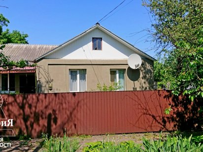 Продам кирпичный дом с ремонтом и всеми коммуникациями.