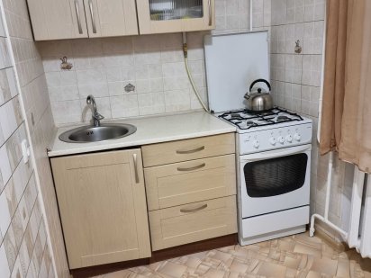 Здам подобово 1кім кв на 15му мікрорайоні Нововолинськ