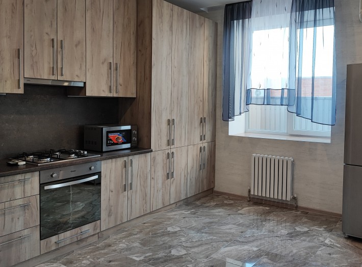 Сдаётся 2 комн 110м2 3/9эт с А/О Ул. Алексеева ( дом Медиа +) ЦЕНТР ‼️ - фото 1