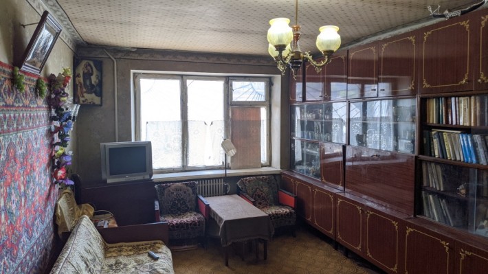 Продаётся 2-х комнатная квартира с раздельными комнатами, в кирпичном доме, в районе "Правда-кино" - фото 1
