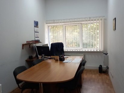 Здам  Офіс  70 м2 в адмінбудівлі на Поля ( район "Медсервіса").