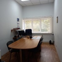 Здам  Офіс  70 м2 в адмінбудівлі на Поля ( район "Медсервіса"). Днепр