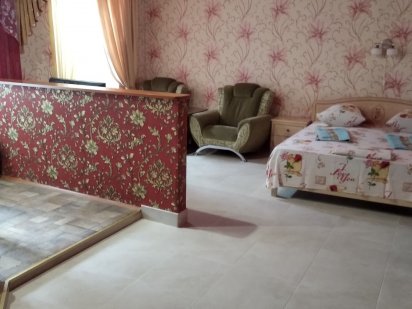 Сдаётся квартира посуточно и по часовой оплатой,центр города. Каменское