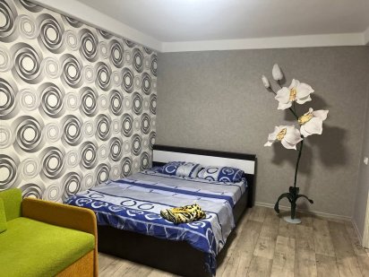 Посуточно ,  1 ком. р-н Украины Каменское