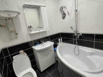 Посуточно сдается 1к квартира с постоянной водой на 1эт Энгельса 120