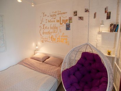 Пешком метро "Шулявская". ул. М.Брайчевського 9. Квартира  интересная. Киев