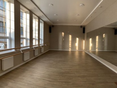 Аренда красивейшего зала для танцев и фотосессий в Николаеве Николаев