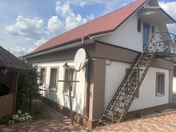 Добротний будинок з ремонтом та меблями в м.Васильків - фото 1