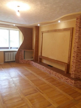 Срочно продам нестандартную 3-х комнатную квартиру в Приднепровске. - фото 1