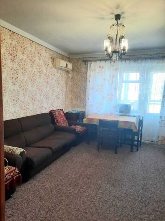 Продам 2 комнатную квартиру  в  центре г. Черноморска - фото 1