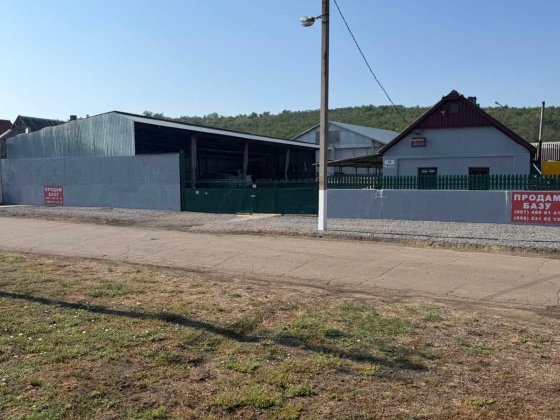 Продам Житловий будинок зі складськими приміщеннями з ділянкою для ведення фермерського господарства