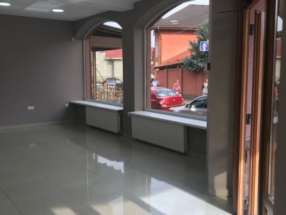 110кв.м. поруч ПОЛІКЛІНІКА ТА  РИНОК  в Мукачево