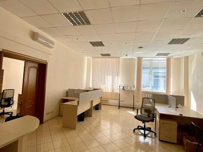 Офис с мебелью в БЦ, 2 кабинета, генератор, 80 м.кв., метро Дорогожичи Київ