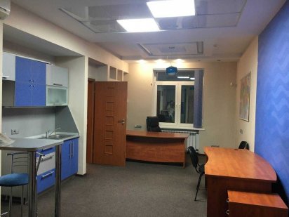 Офис 78 м2 (10000 грн. в отоп. сезон) в районе Малого рынка.