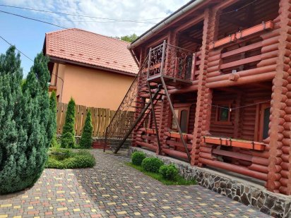 Проживання в дерев'яному будинку. Берегово