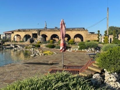 Дом с басейном на берегу озера Каменское