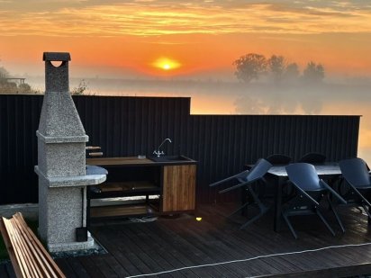 Будиночки біля води, чан (Київ,на березі озера,Осокорки,домик у воды) Київ