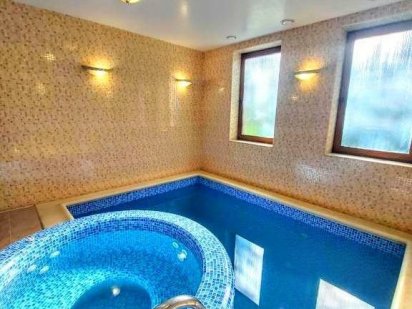 #382 Будинок з теплим басейном на вулиці Київ