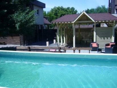 Дом посуточно 140м, еврорем, бассейн, баня, беседка, 4 спальни Харьков