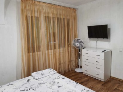 однокомнатная кв на втором. эт. район Новой почты по Космонавто