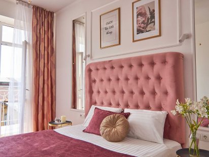 Акція! 4+ місць! Розкішна та яскрава 3 к. квартира Люкс біля Ратуши Мукачево