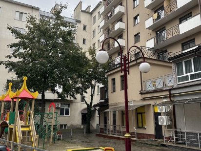 Подобово-6 спальних місць,4 кімнатна квартира.Центр. Ивано-Франковск