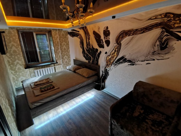 Квартира с джакузи люкс 2022, две кровати, Центр ТЦ Украина, Юность - фото 1