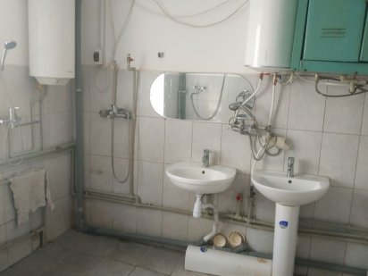 Зжається кімната в гуртожитку, Клініка Белая Церковь