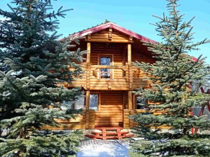 будинок біля річки Луцк