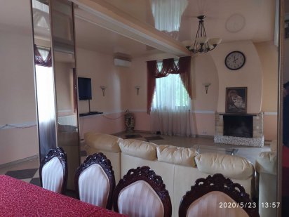 Аренда  посуточно дом с Бассейном и Закарпатским чаном . Київ