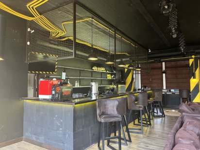 Центральная улица, большая площадь:) Черноморск