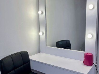 Робоче місце майстра бровіста візажиста Ніжин