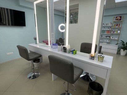 Робоче місце бровіста, візажиста, майстра по зачіскам Вишневое