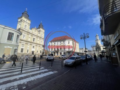 Офіс біля Ратуші--і Івано-Франківськ