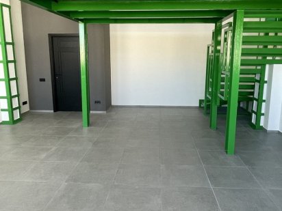 Оренда офісів, вул.І.Акінфієва 18, центр, В БЦ є геннеретор Дніпро